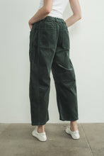 Load image into Gallery viewer, Corduroy Barrel Jeans