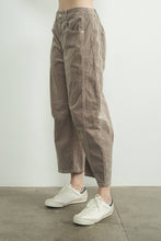 Load image into Gallery viewer, Corduroy  Barrel Jeans