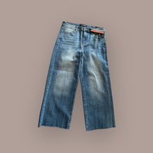 Load image into Gallery viewer, HI- Rise On the Rise Jeans