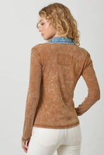 Load image into Gallery viewer, Thermal Button Down Top Washed Camel