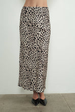 Load image into Gallery viewer, Leopard Satin Effect Skirt