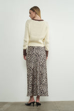 Load image into Gallery viewer, Leopard Satin Effect Skirt