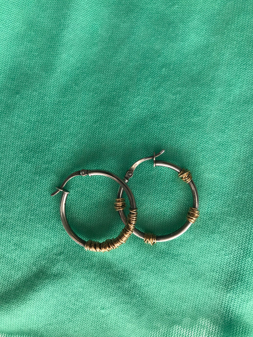 Mixed metal mis-matched hoops